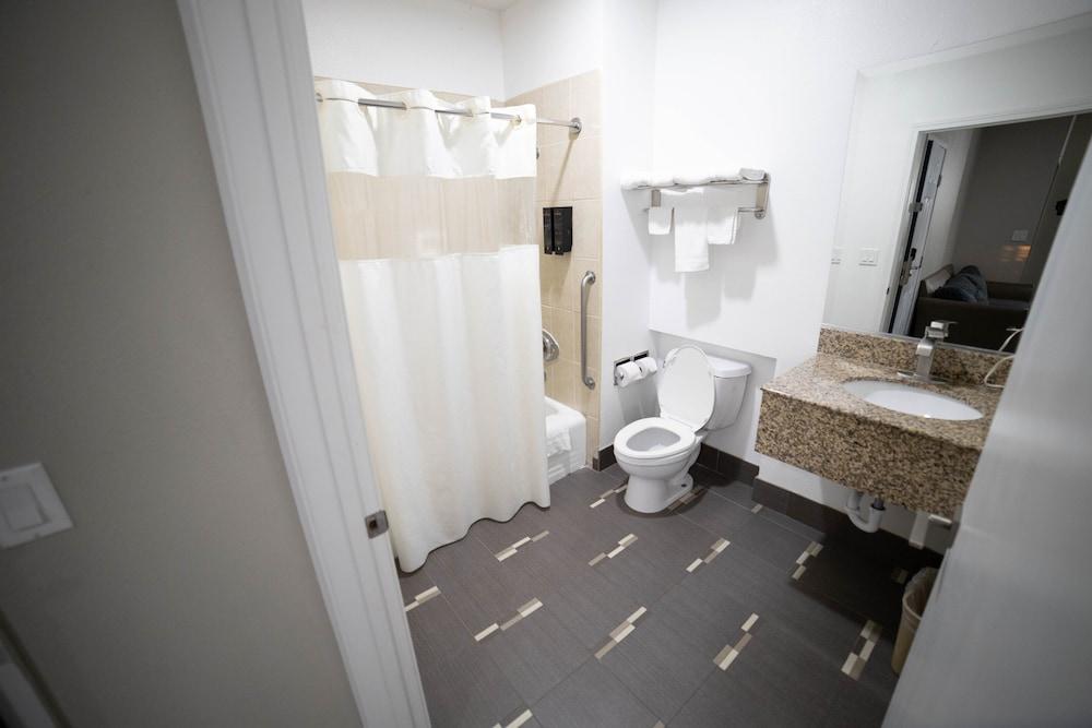 Mid City Inn and Suites photo 65