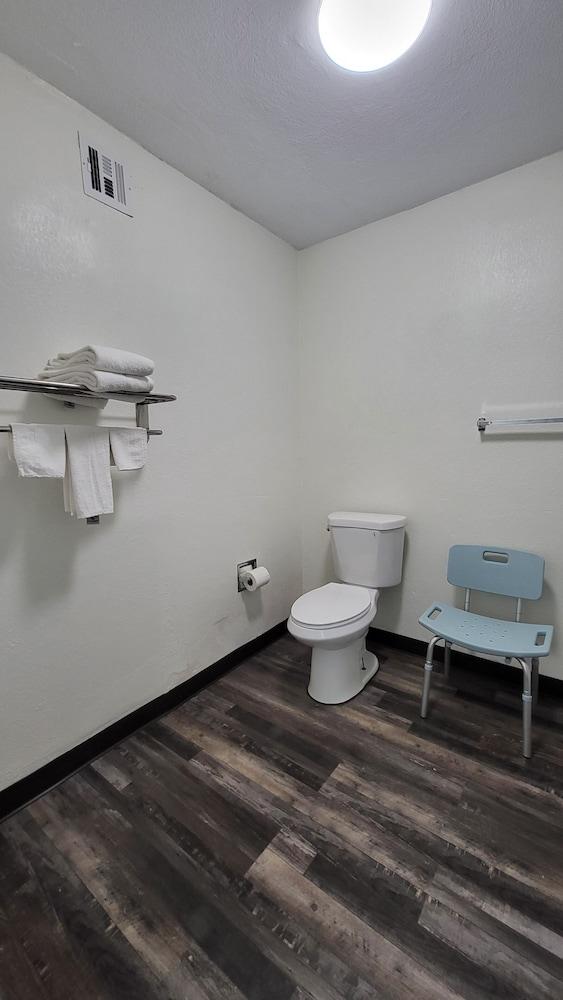Greeneville Inn and Suites photo 16