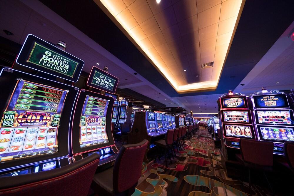 The Landing Hotel at Rivers Casino & Resort photo 29