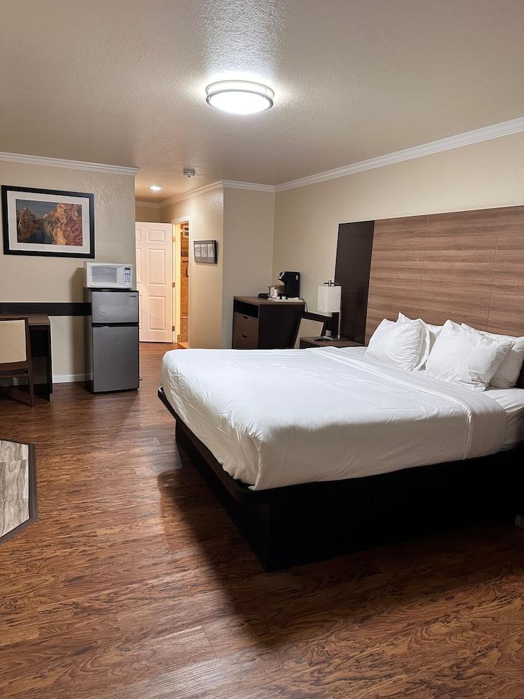 Beachwalker Inn and Suites photo 14