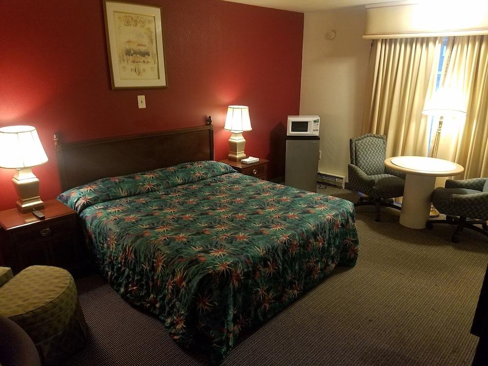 Maplehurst Motel photo 23