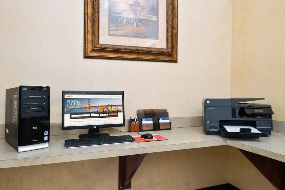 Holiday Inn Express & Suites Abilene by IHG photo 10