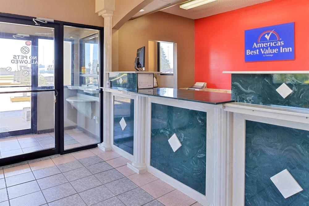 Days Inn & Suites by Wyndham Byram photo 7