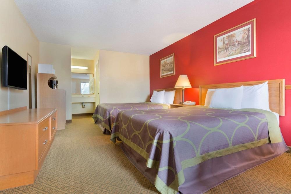 Super 8 by Wyndham Lancaster photo 8