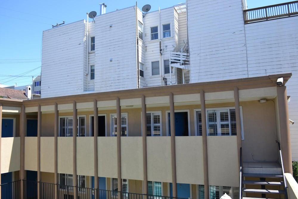 Alpha Inn & Suites photo 12