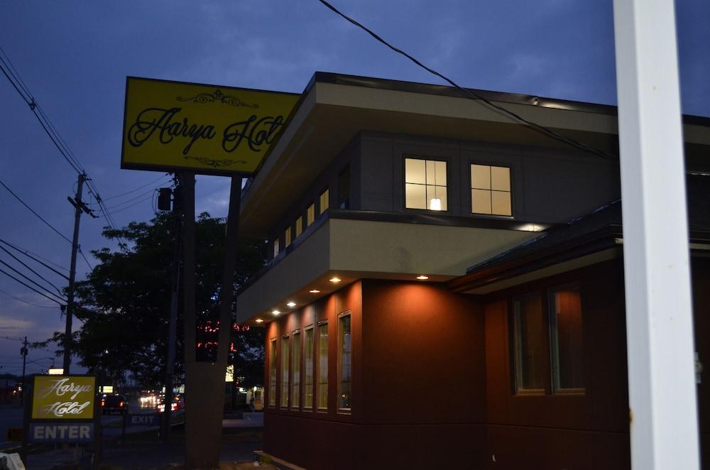 AArya Hotel By Niagara Fashion Outlets photo 33