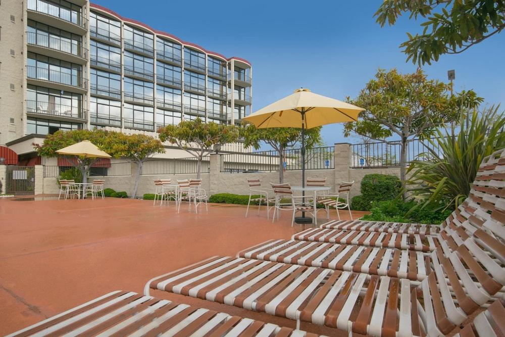 Oakland Airport Executive Hotel photo 23