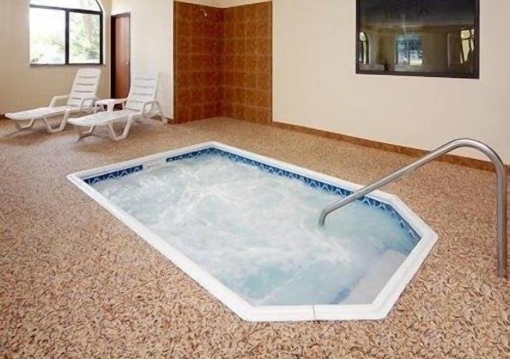 Quality Inn Durand I-69 photo 3