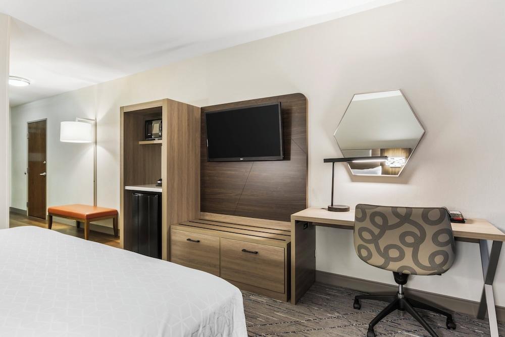 Holiday Inn Express Hotel & Suites Belgrade by IHG photo 14