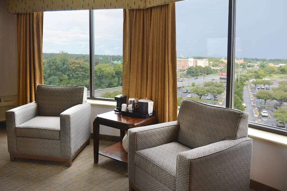 Clarion Hotel Philadelphia International Airport photo 17