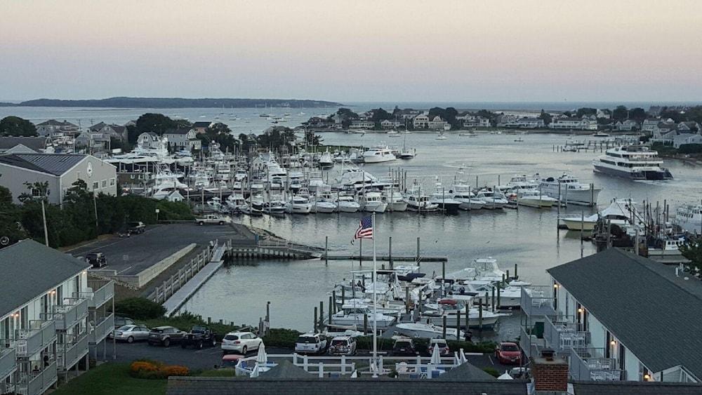 Anchor In Distinctive Waterfront Lodging photo 20