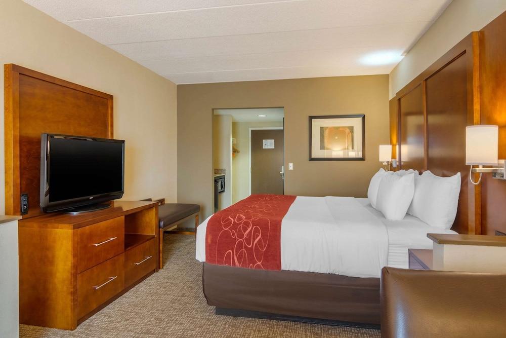 Comfort Suites South Park photo 7