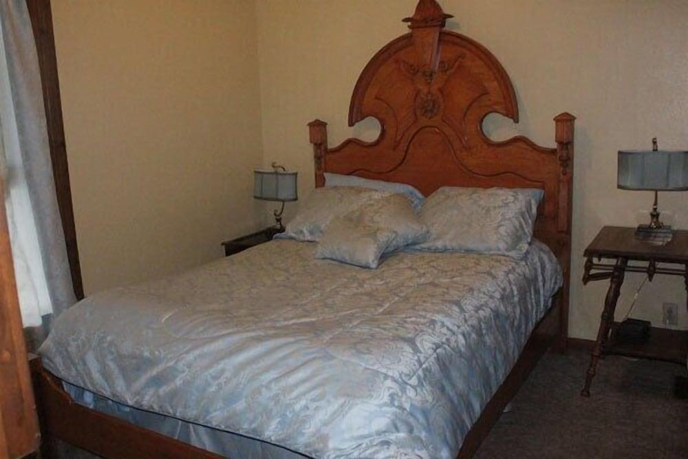 Smedley's Suites photo 5