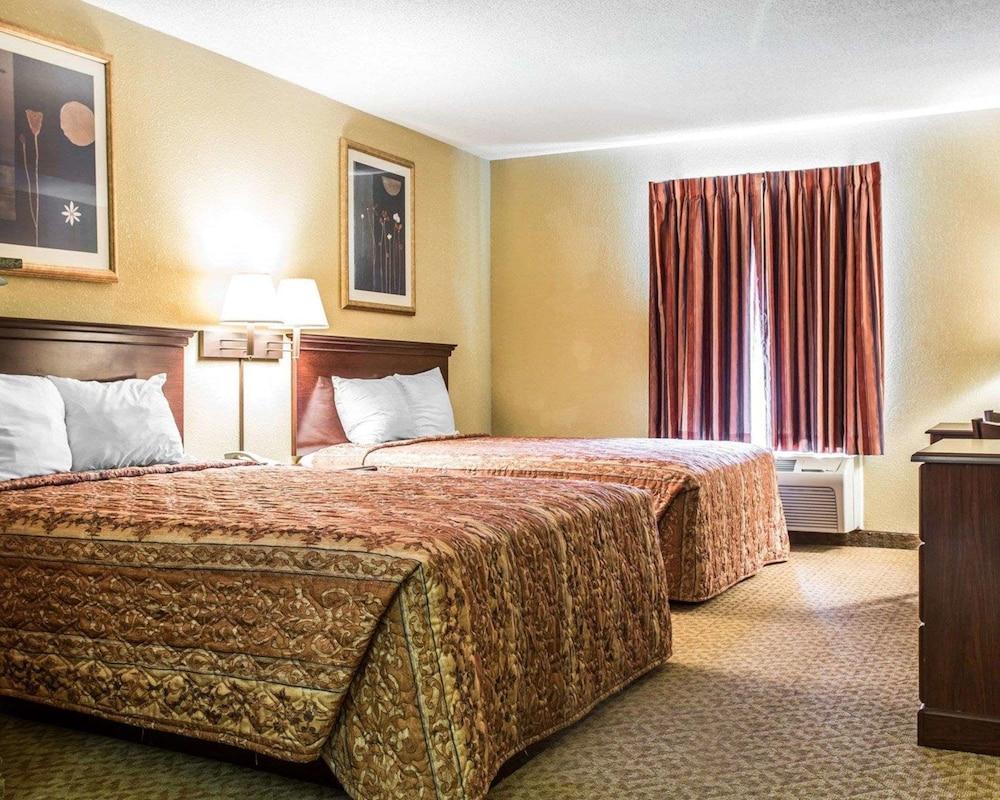 Country Hearth Inn & Suites photo 43