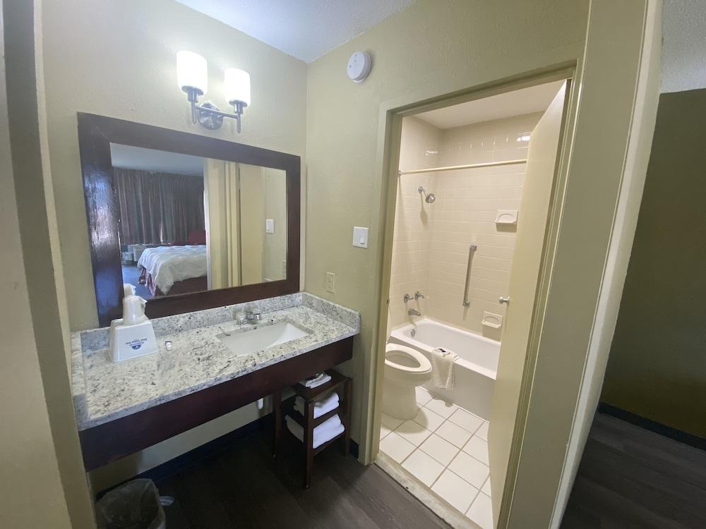 Americas Best Value Inn Wilson photo 23