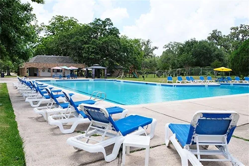 Columbia Lakes Resort Cottages photo 3
