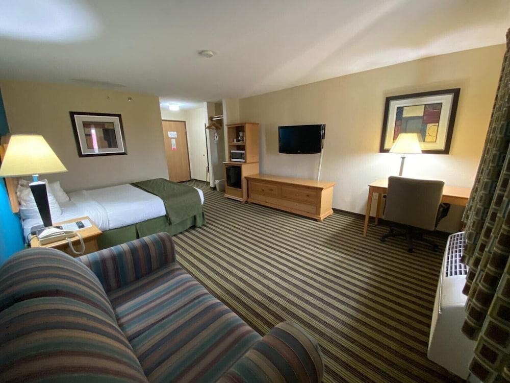 American Inn and Suites photo 19