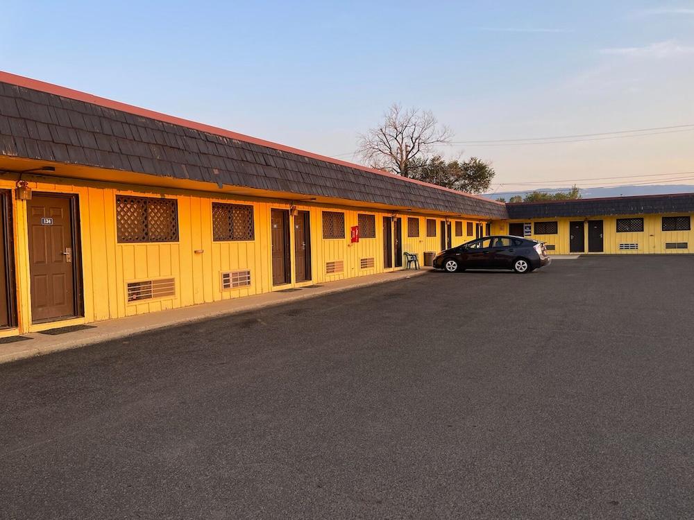 Sage & Sand Motel photo 9