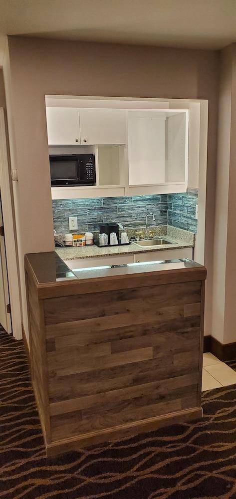 Quality inn & Suites Cincinnati I-275 photo 23