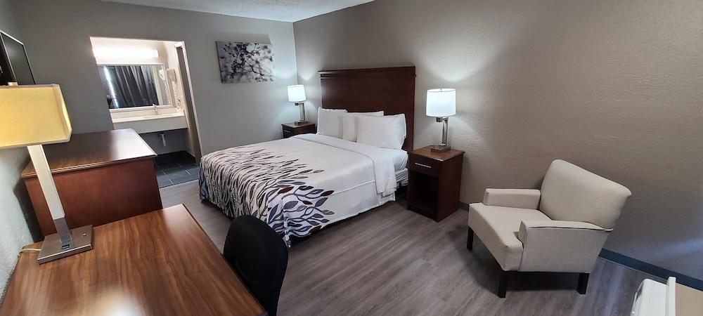 Red Roof Inn LaGrange photo 30
