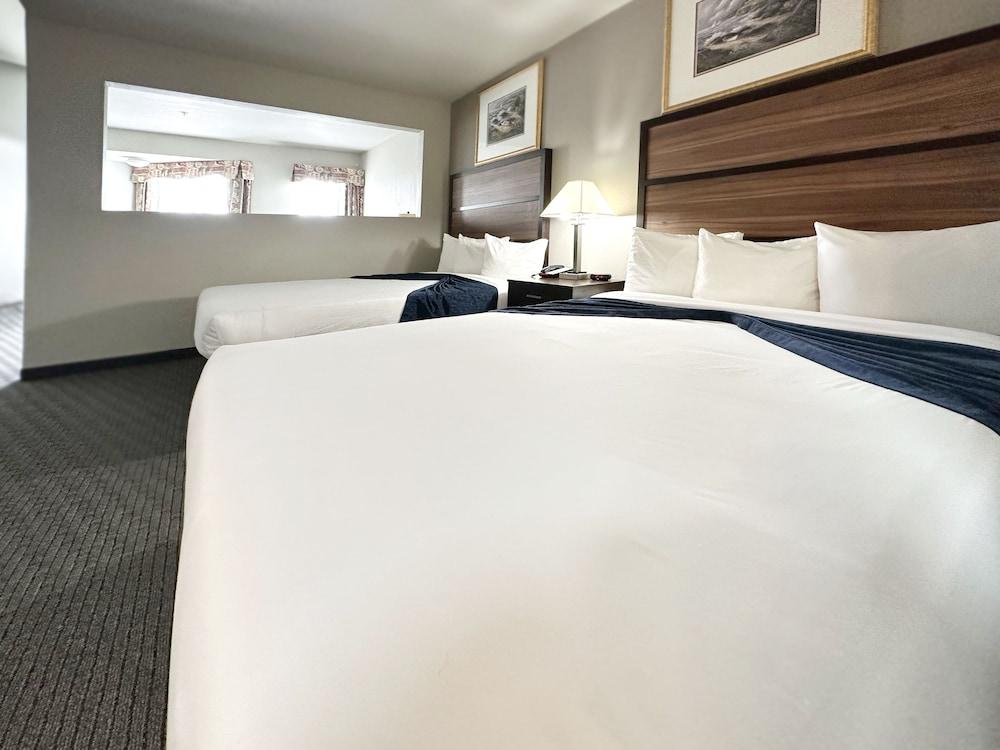 BayVue Hotel, Resort and Suites photo 68
