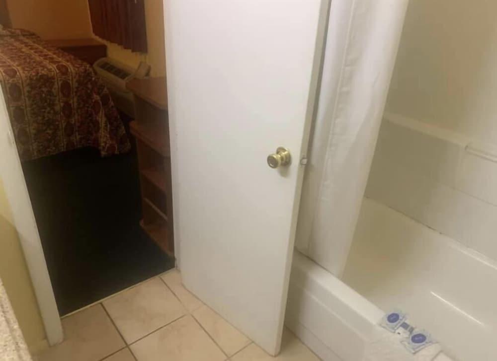 Economy INN poteau photo 7