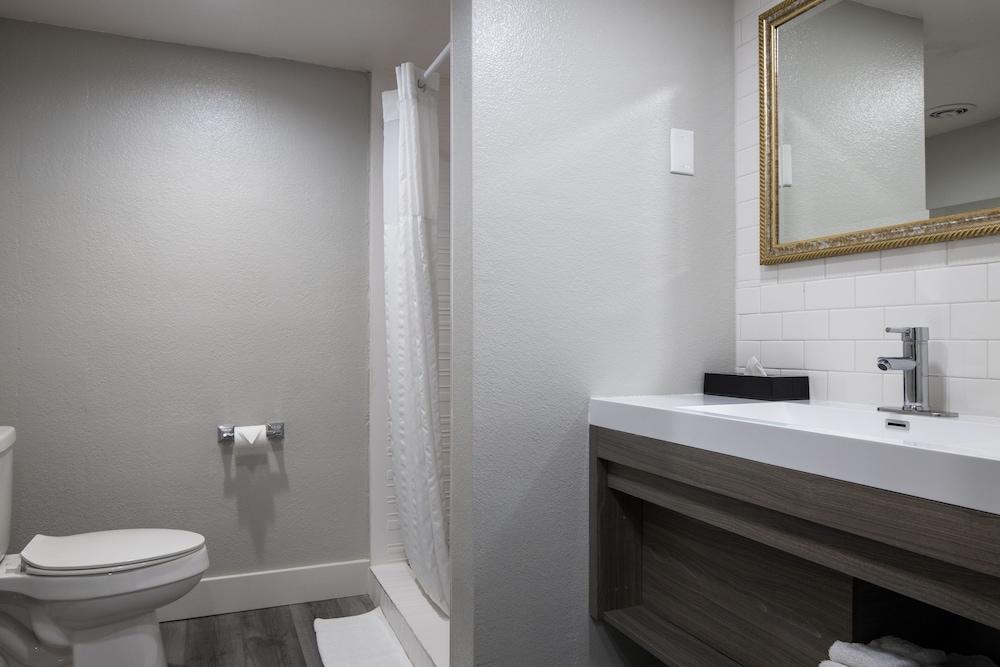 Prodigy Hotel, a Days Inn by Wyndham photo 28