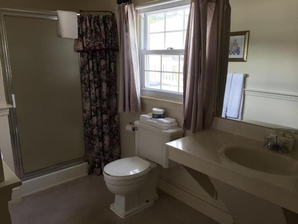Holiday House Inn photo 48