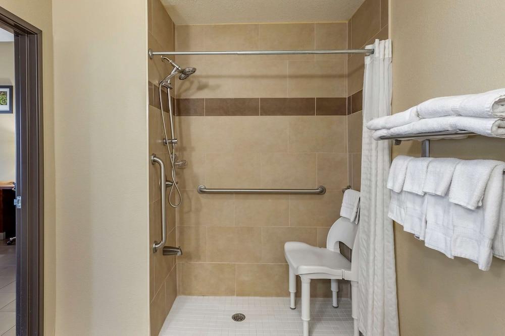 Comfort Suites Batesville photo 15