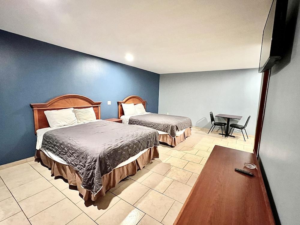 Texas Inn McAllen photo 6