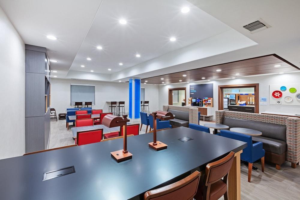 Holiday Inn Express and Suites Longview South I20 by IHG photo 28