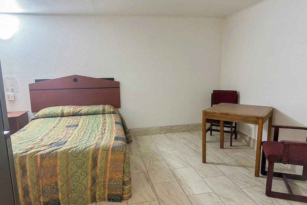 Shamrock Kings Inn By Oyo Marked Tree I-555 photo 3