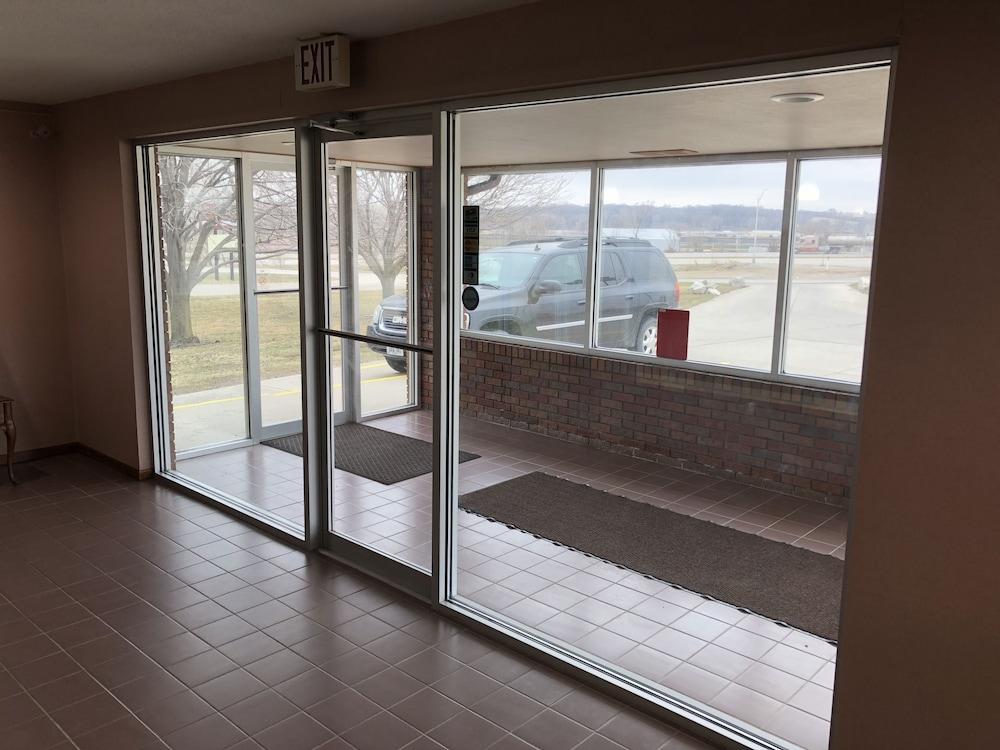 Denison Inn & Suites photo 2