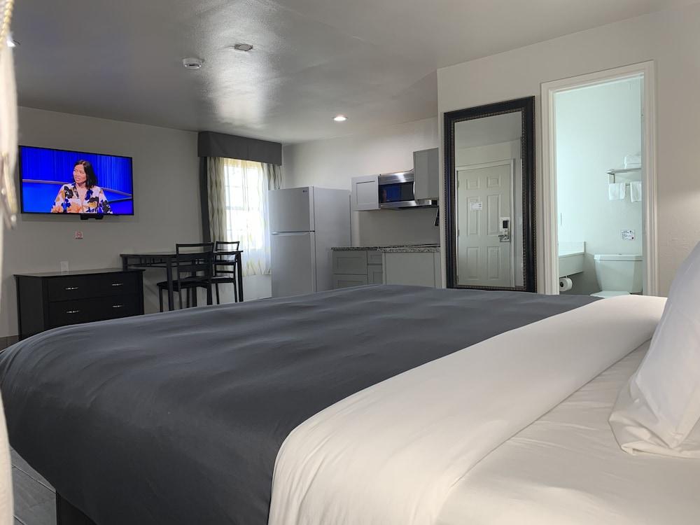 Days Inn by Wyndham Sulphur Springs photo 9