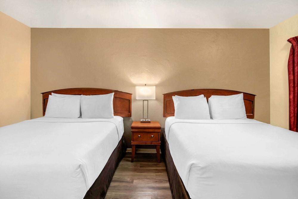 Econo Lodge  Inn & Suites Durango photo 12