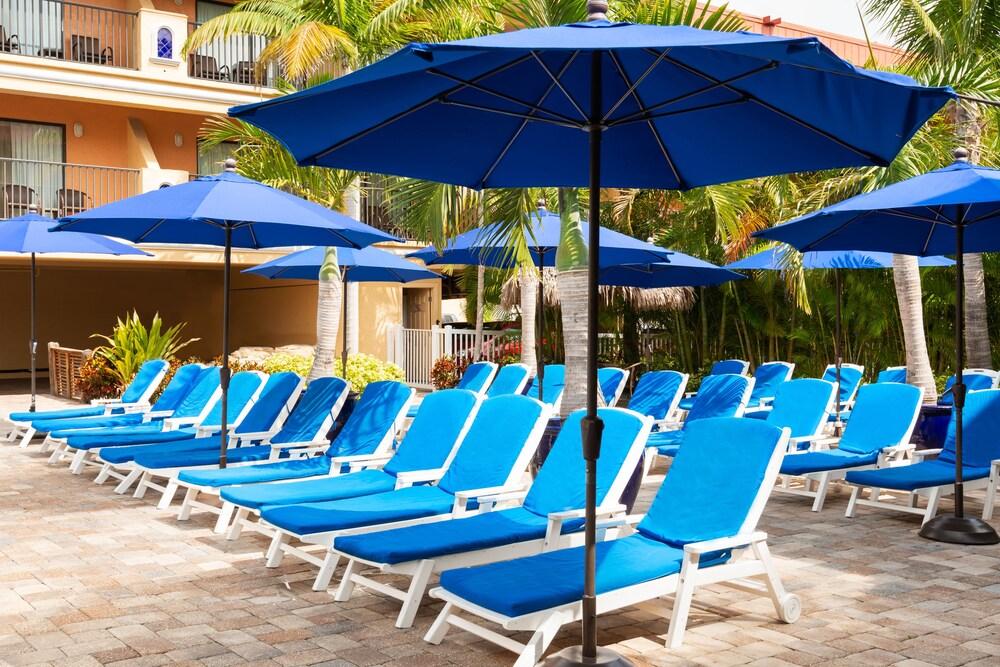 Coconut Cove All-Suite Hotel photo 2
