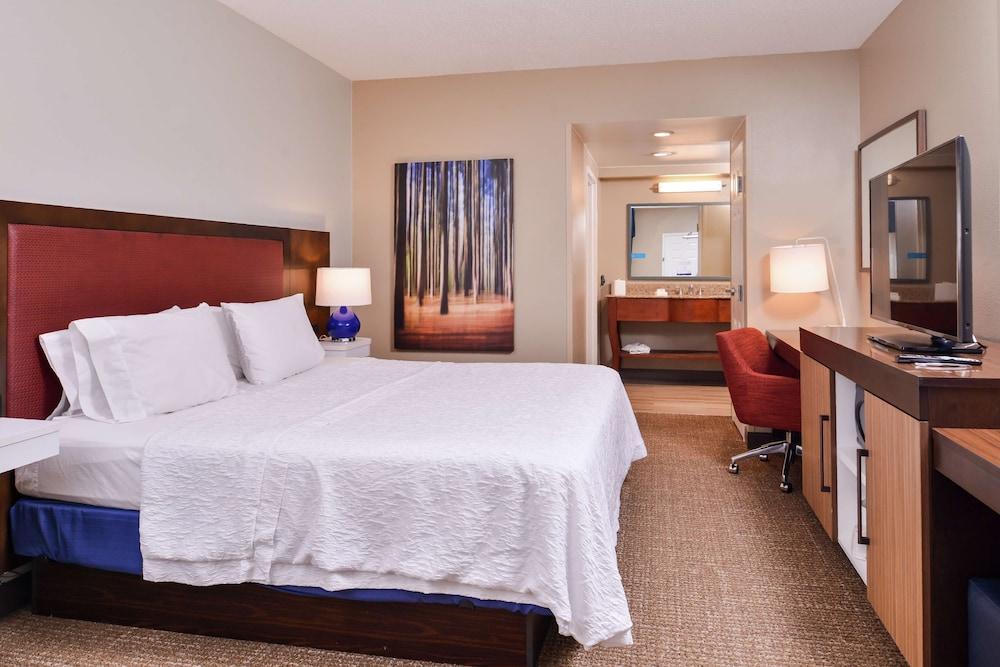 Hampton Inn Lexington-Historic District photo 52