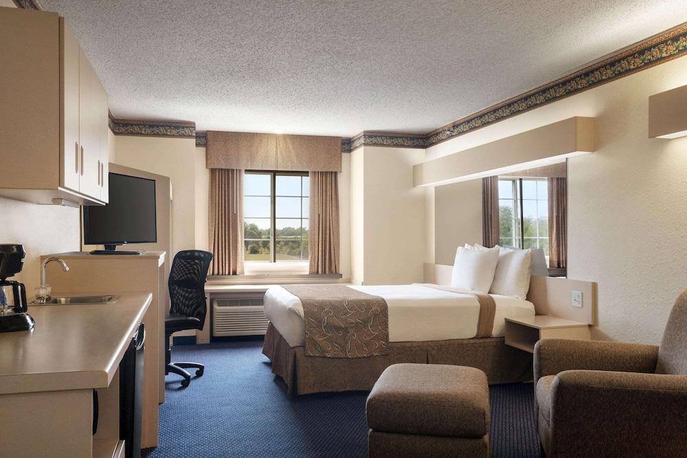 Travelodge by Wyndham Fort Scott photo 7