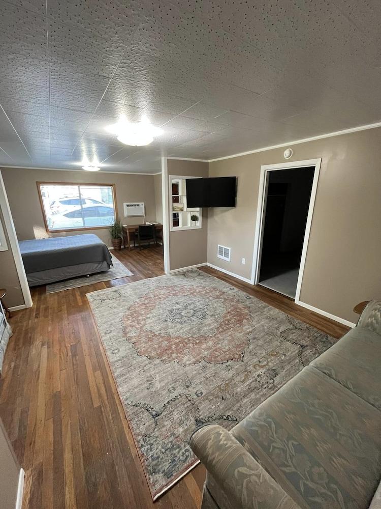 Cascade Motel photo 36