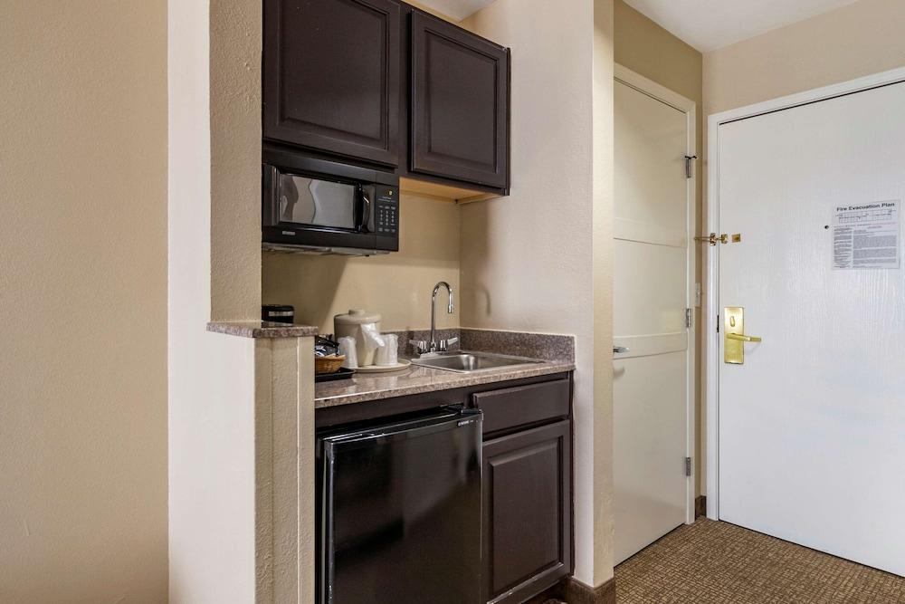 Comfort Inn & Suites Texas Hill Country photo 21