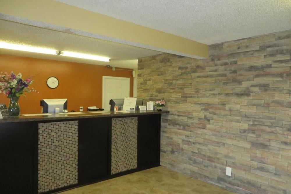 Western Inn & Suites photo 5