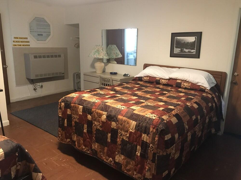 The Evergreen Motel photo 38