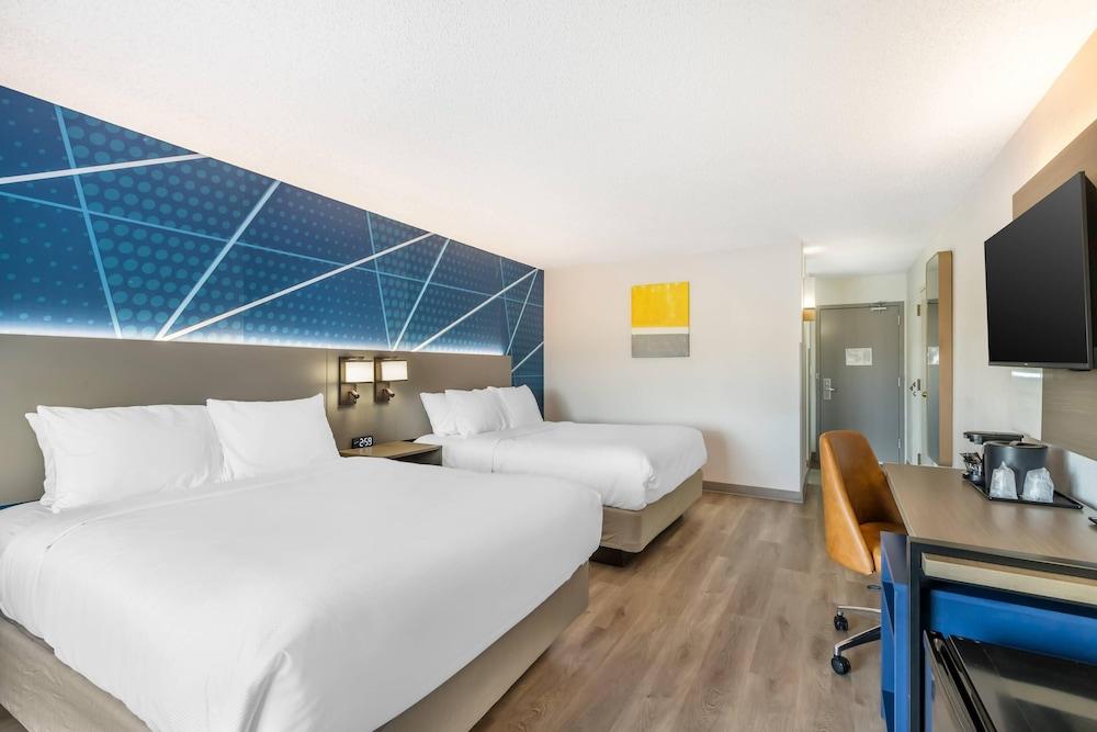 Comfort Inn & Suites Arlington Heights - Buffalo Grove photo 16
