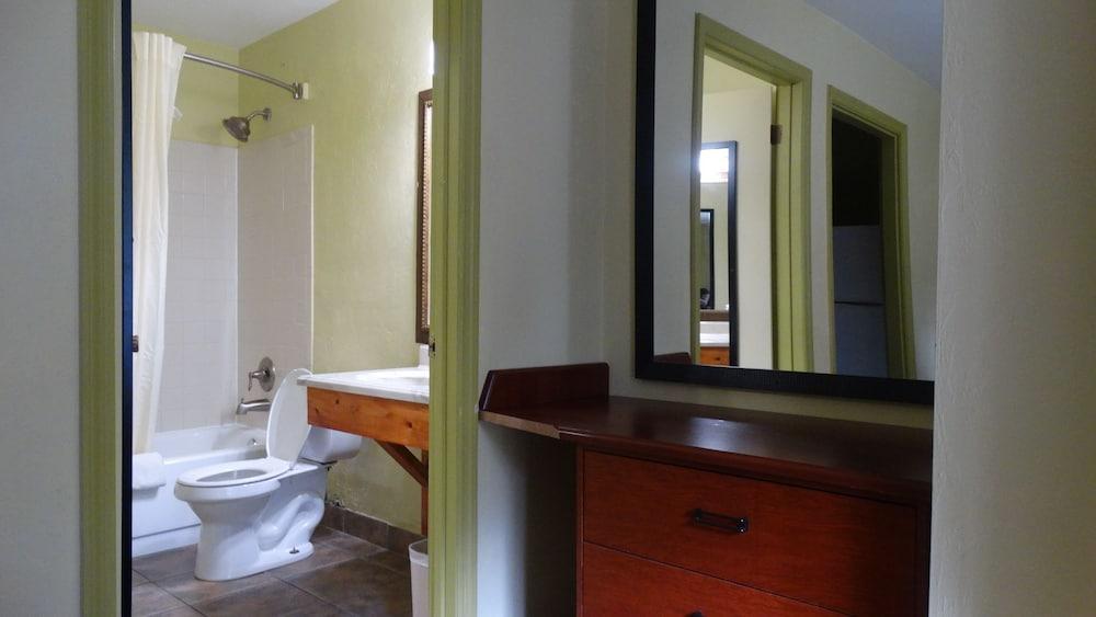 Budget Inn photo 8