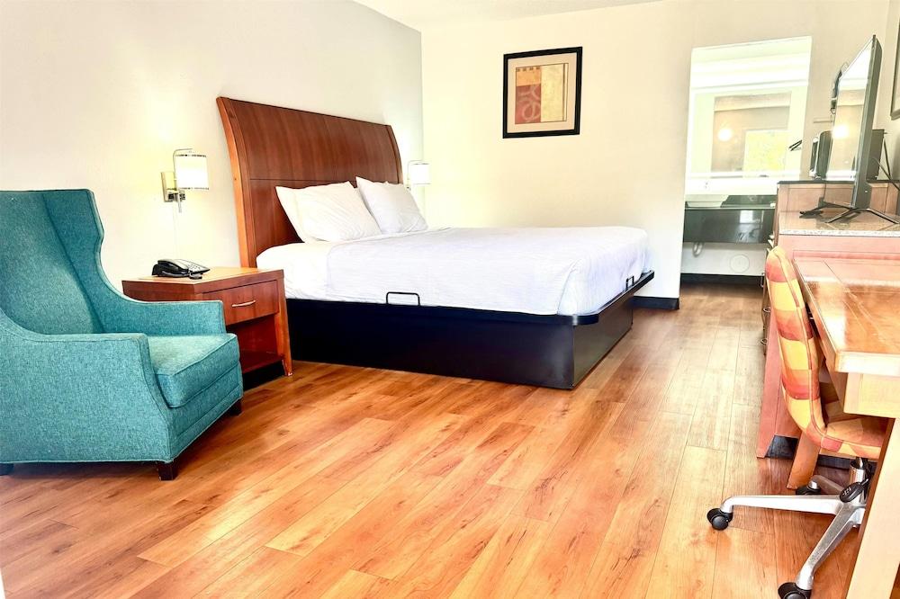 Baymont By Wyndham Metter photo 14