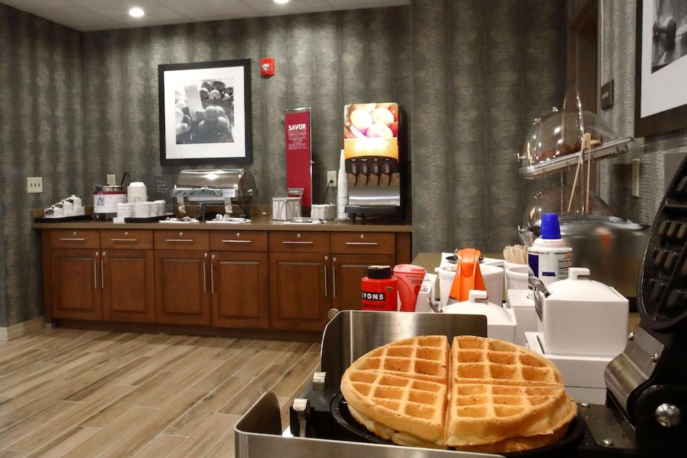 Hampton Inn & Suites Baltimore/Aberdeen photo 12