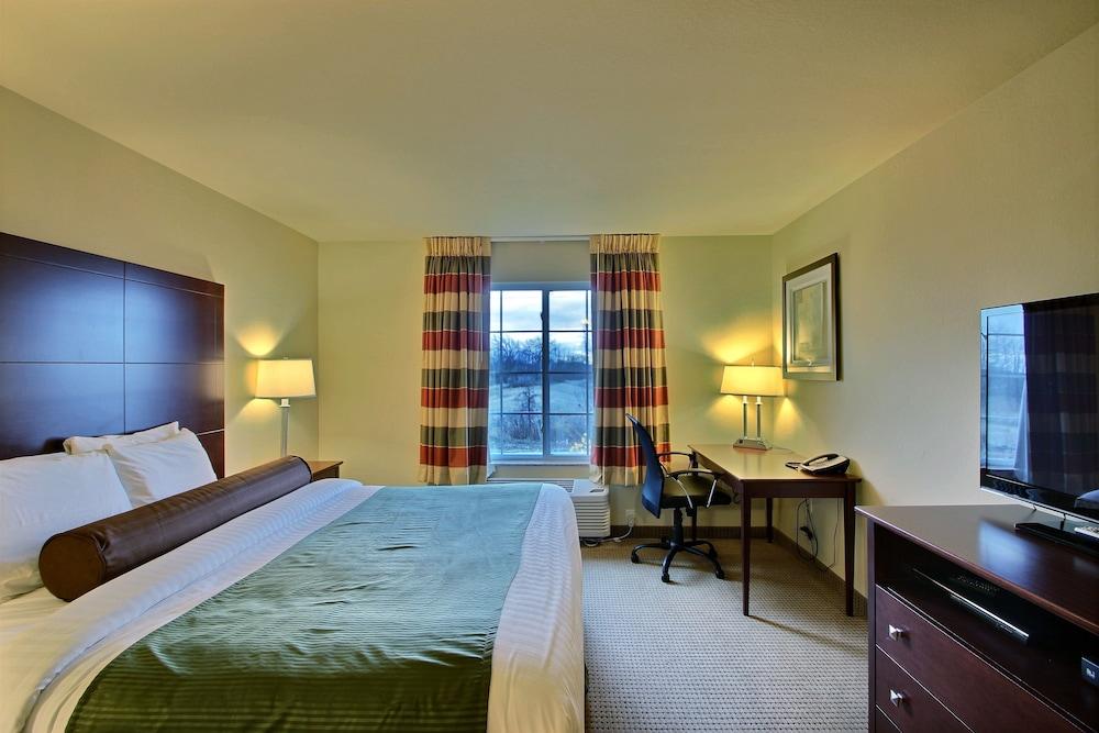AmericInn by Wyndham Oshkosh photo 13