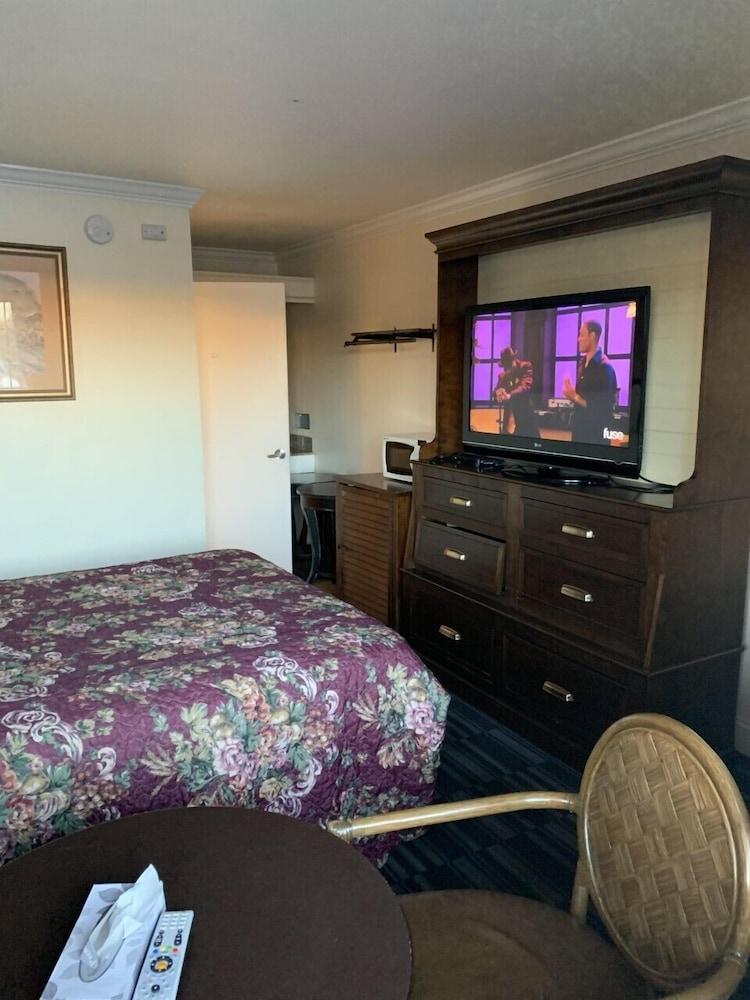 Economy Inn Monterey photo 8
