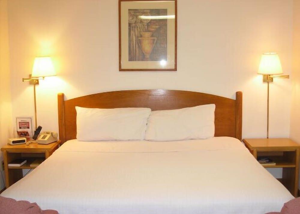 Red Carpet Motel photo 23