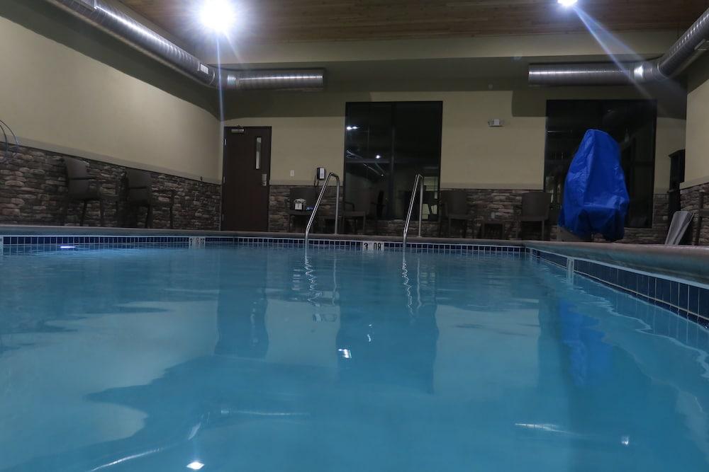 Comfort Inn & Suites Cedar Rapids CID Eastern Iowa Airport photo 40